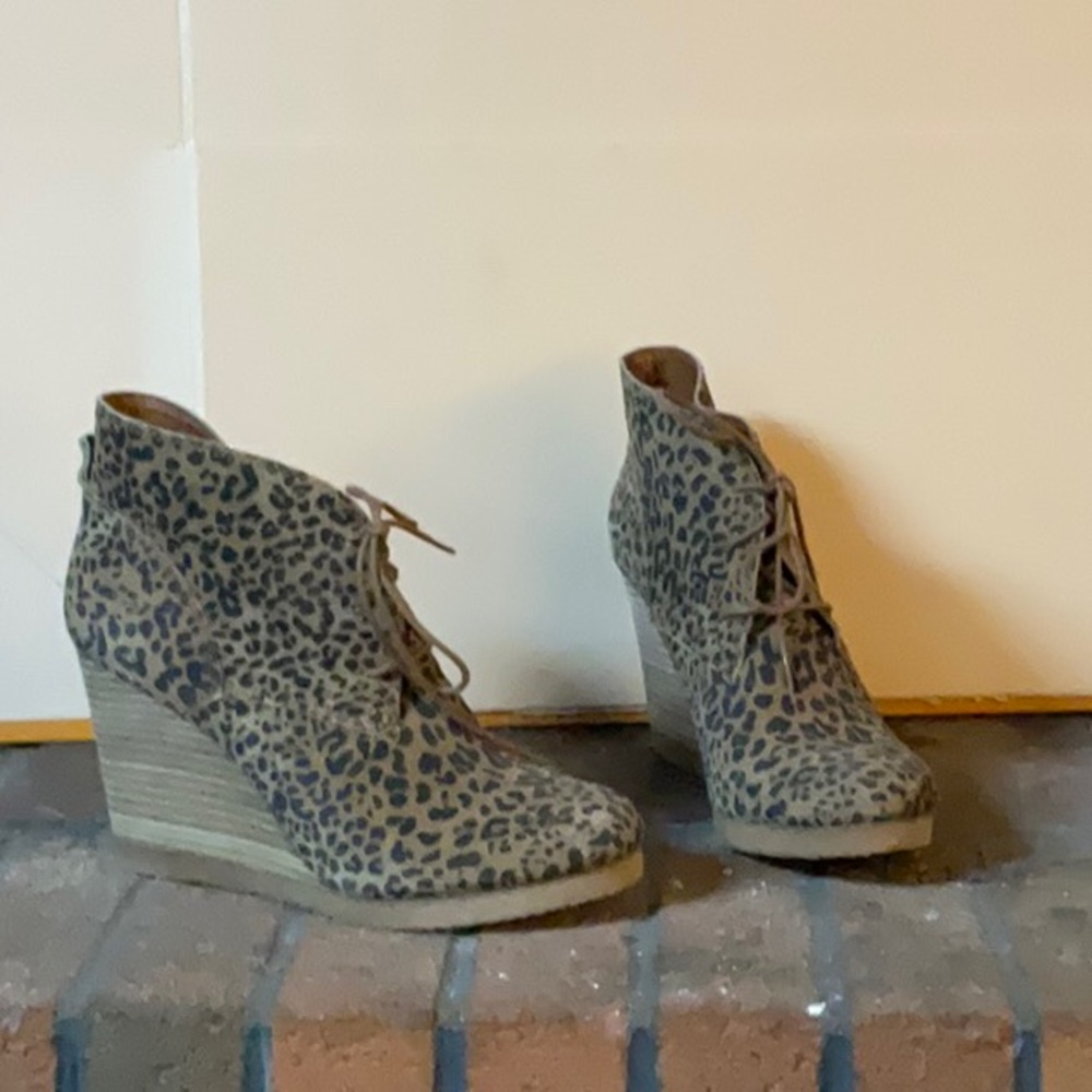 NEW Lucky Brand Size9  Leopard Taheeti Wedge